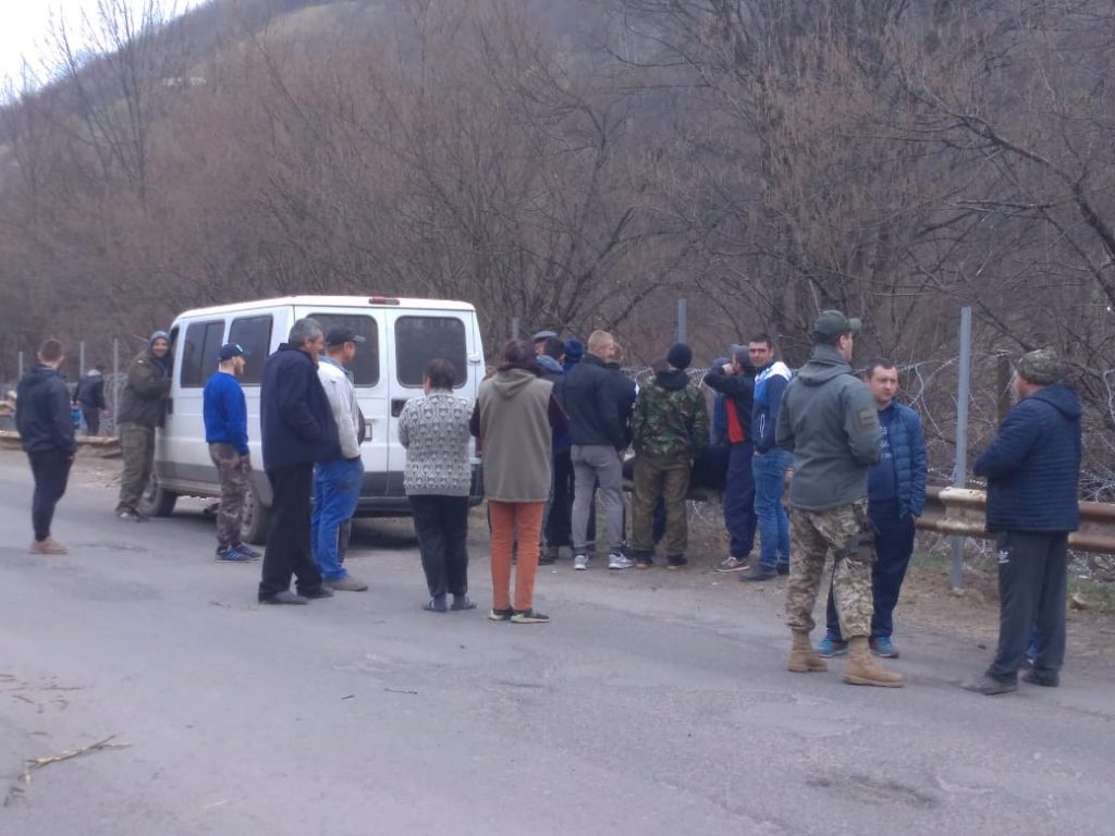 Жители Закарпатья мешают пограничникам устанавливать заградительный забор на границе с Румынией 3