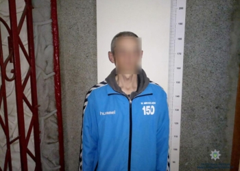В Николаеве в течение суток патрульным попался один и тот же гражданин – сначала со шприцом с наркотиками, потом на краже кошелька учителя в школе
