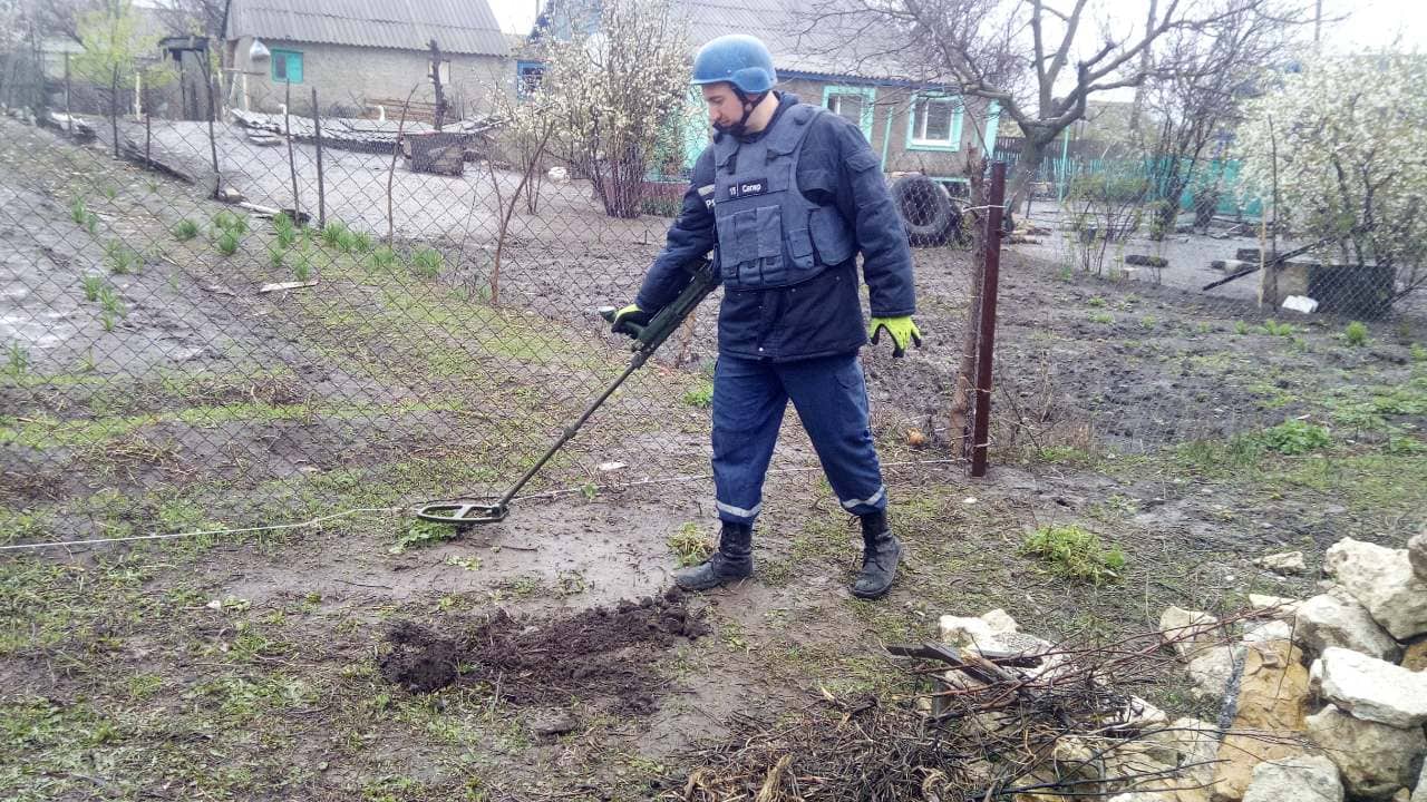 Житель Николаевщины на собственном огороде нашел артснаряд