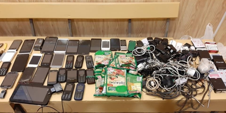 Бражка, дрожжи, алкоголь и сырое мясо: что нашли во время обыска в Николаевском СИЗО