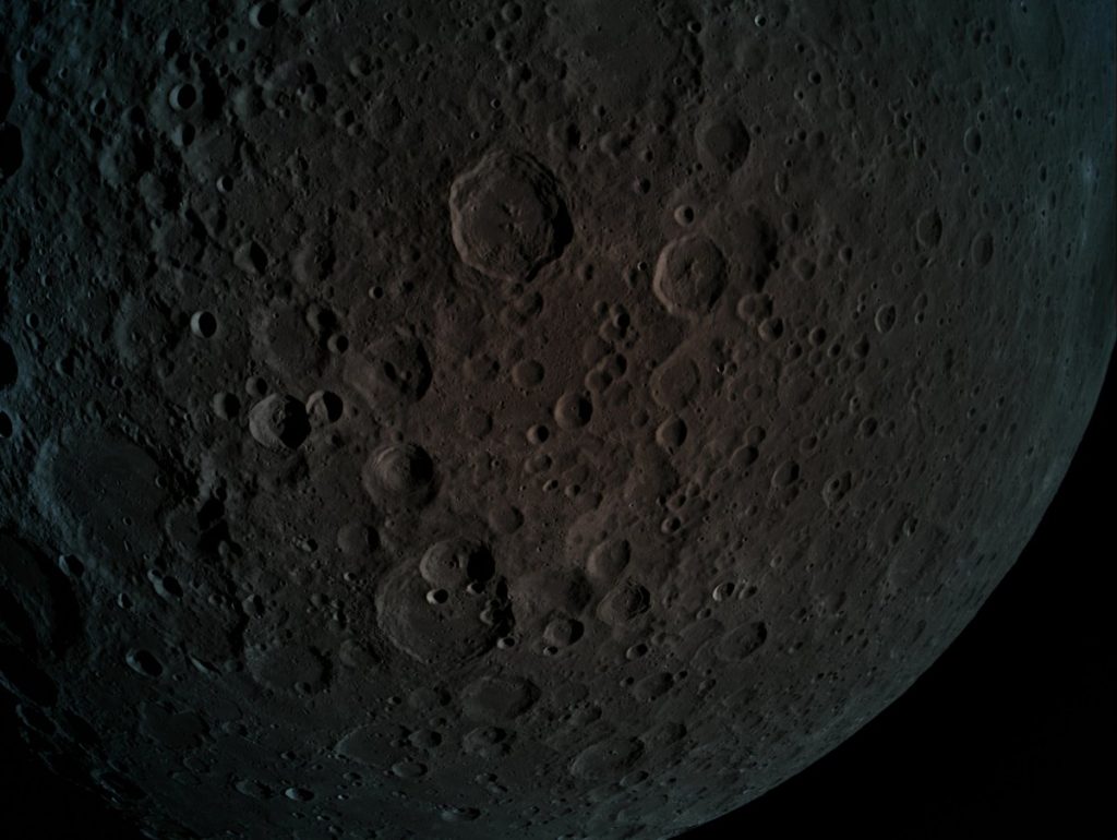Израильский лунный аппарат сделал снимки обратной стороны Луны 1