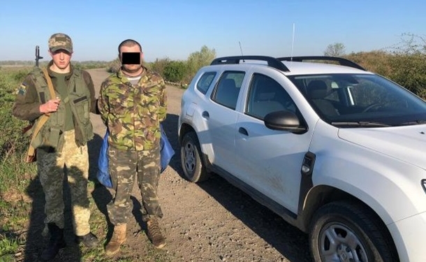 На Закарпатье контрабандисты “потеряли” 36 ящиков сигарет