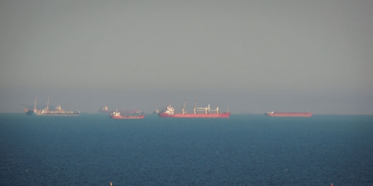 У Керченского пролива большое скопление судов