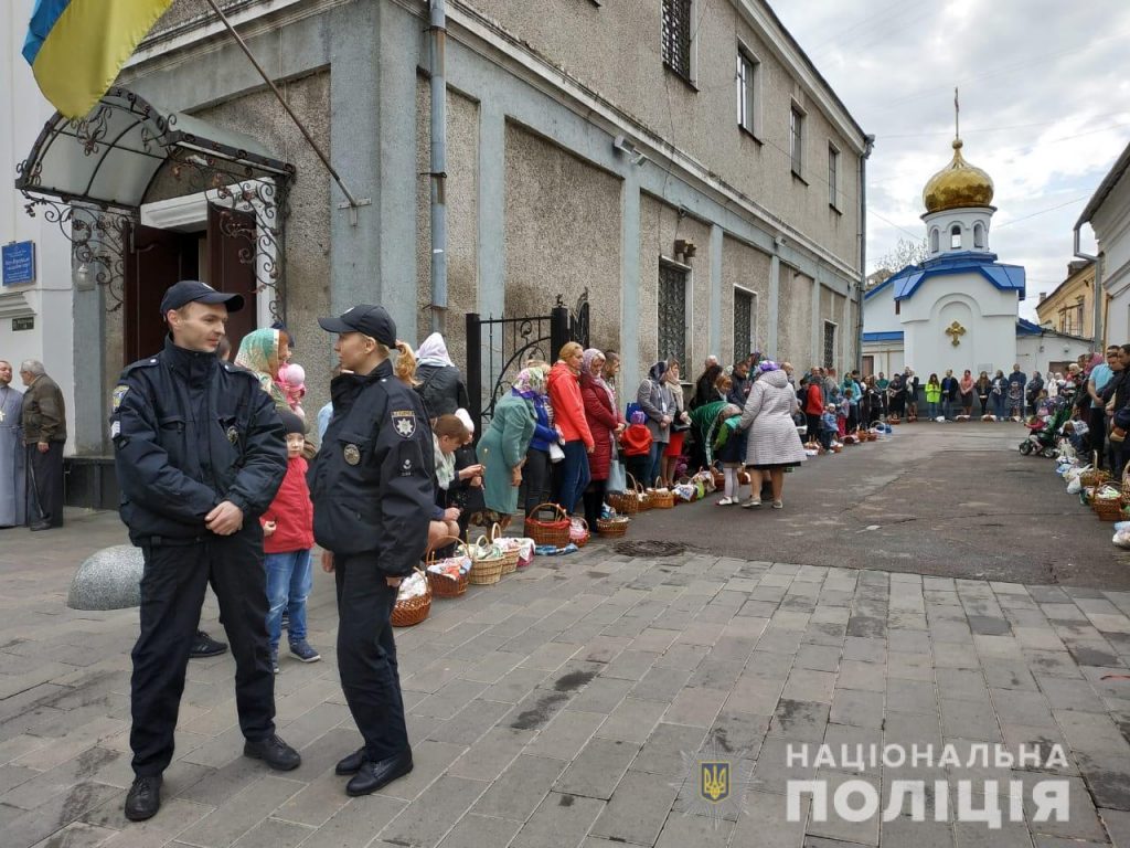 В Пасхальных литургиях приняли участие 7 млн украинцев 9