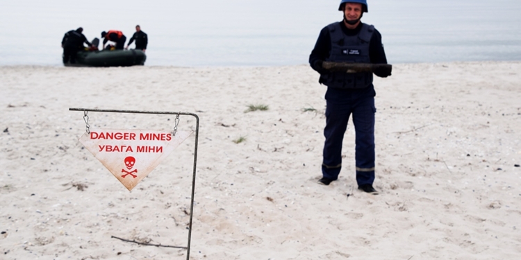 В прибрежной зоне Кинбурна спасатели Николаевщины нашли и обезвредили 70 снарядов времен прошлых войн