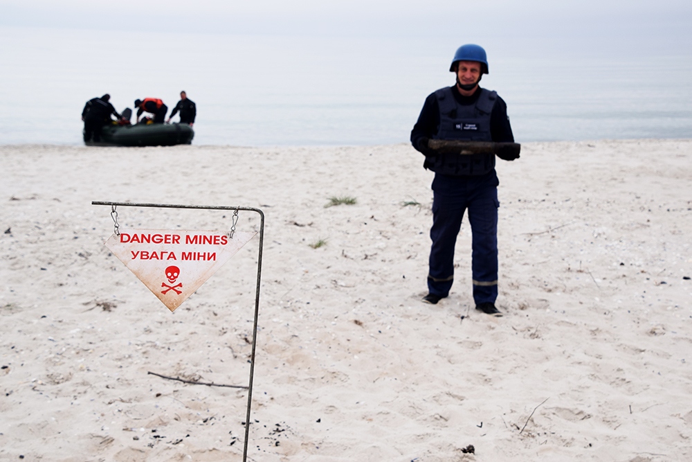В прибрежной зоне Кинбурна спасатели Николаевщины нашли и обезвредили 70 снарядов времен прошлых войн 5