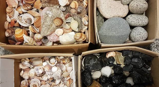Неправильный сувенир на память: туристы пытаются вывезти с Сардинии песок, камни и ракушки 5