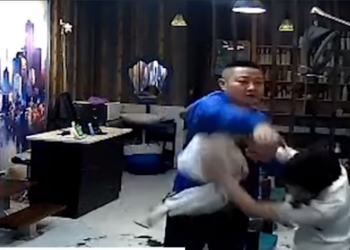 Опасная профессия. Недовольный клиент сам постриг парикмахера