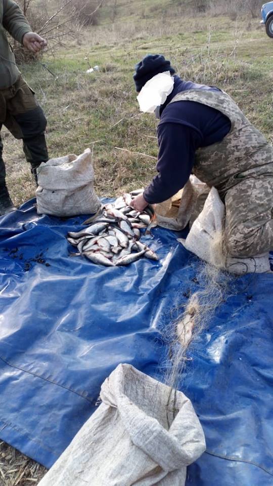 На Николаевщине рыбоохранный патруль поймал браконьеров с сетями длиной 1,2 км 7