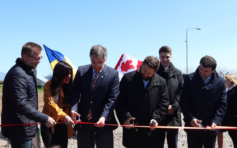 В Николаевской области посол Канады в Украине и певица Руслана открыли «канадскую» солнечную электростанцию 7
