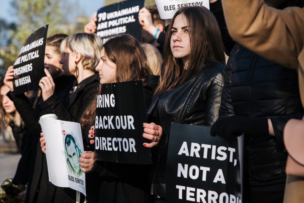 «Верните нашего режиссера» - николаевские студенты устроили в Гааге акцию в поддержку узников Кремля 39