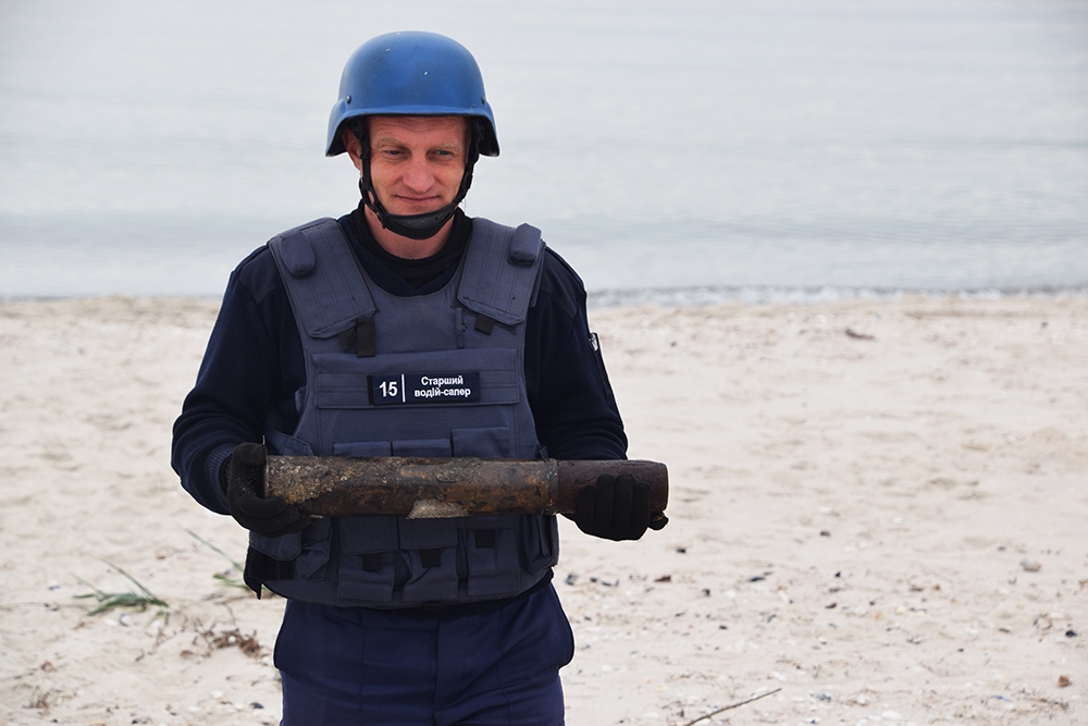 В прибрежной зоне Кинбурна спасатели Николаевщины нашли и обезвредили 70 снарядов времен прошлых войн 9