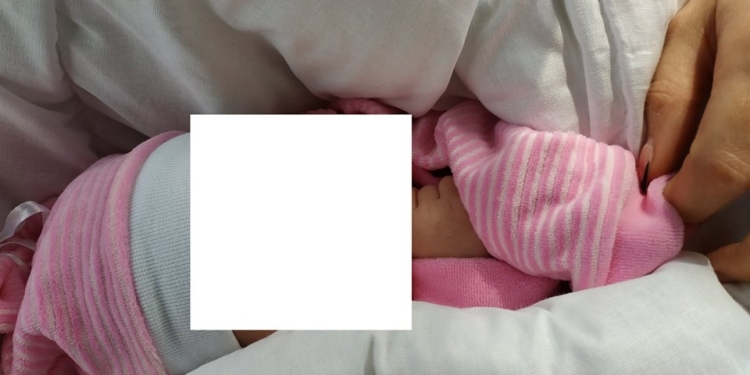 В Николаеве у 15-летней матери, бросившей месячную дочь на пьющую бабушку, соцслужбы отобрали ребенка