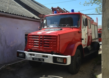 В Николаеве на Пушкинской огонь вспыхнул в частном доме