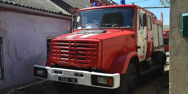 В Николаеве на Пушкинской огонь вспыхнул в частном доме