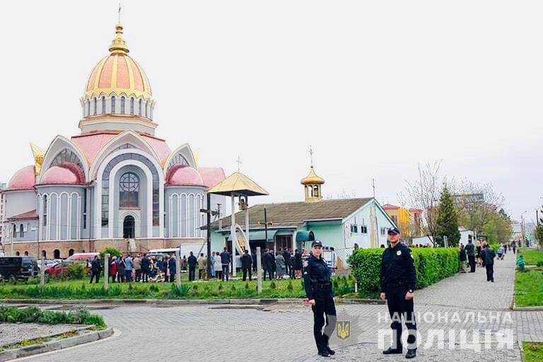 В Пасхальных литургиях приняли участие 7 млн украинцев 1