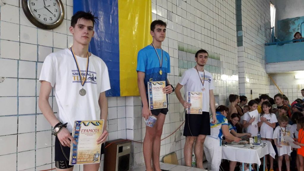 Более 100 спортсменов сразились в Николаеве на Открытом чемпионате города по плаванию 1