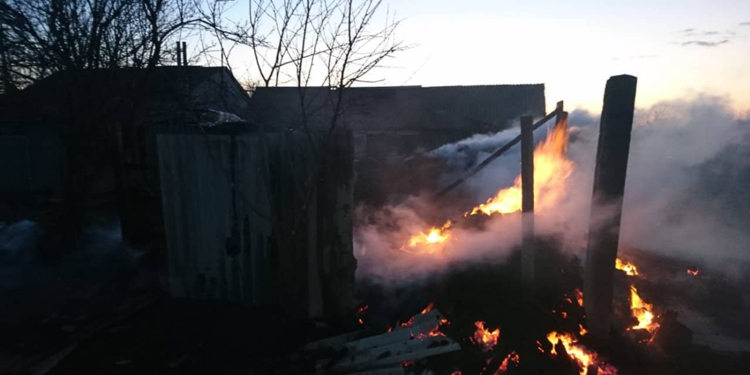 На Николаевщине за сутки тушили 2 хозпостройки