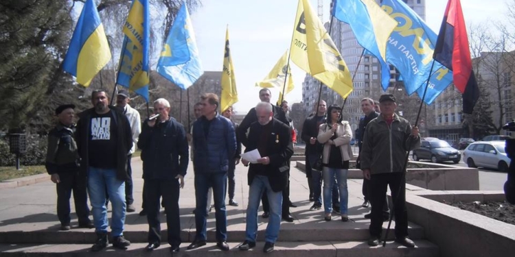 Жители Николаева отметили 5-ю годовщину разгона лагеря “антимайдана”