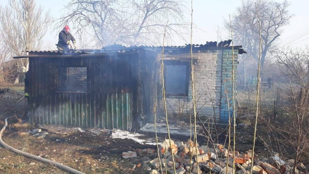 За сутки спасателями Николаевщины ликвидировано четыре пожара в частном секторе 4