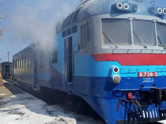 Дизель-поезд «Николаев-Долинская» загорелся в Новом Буге 3