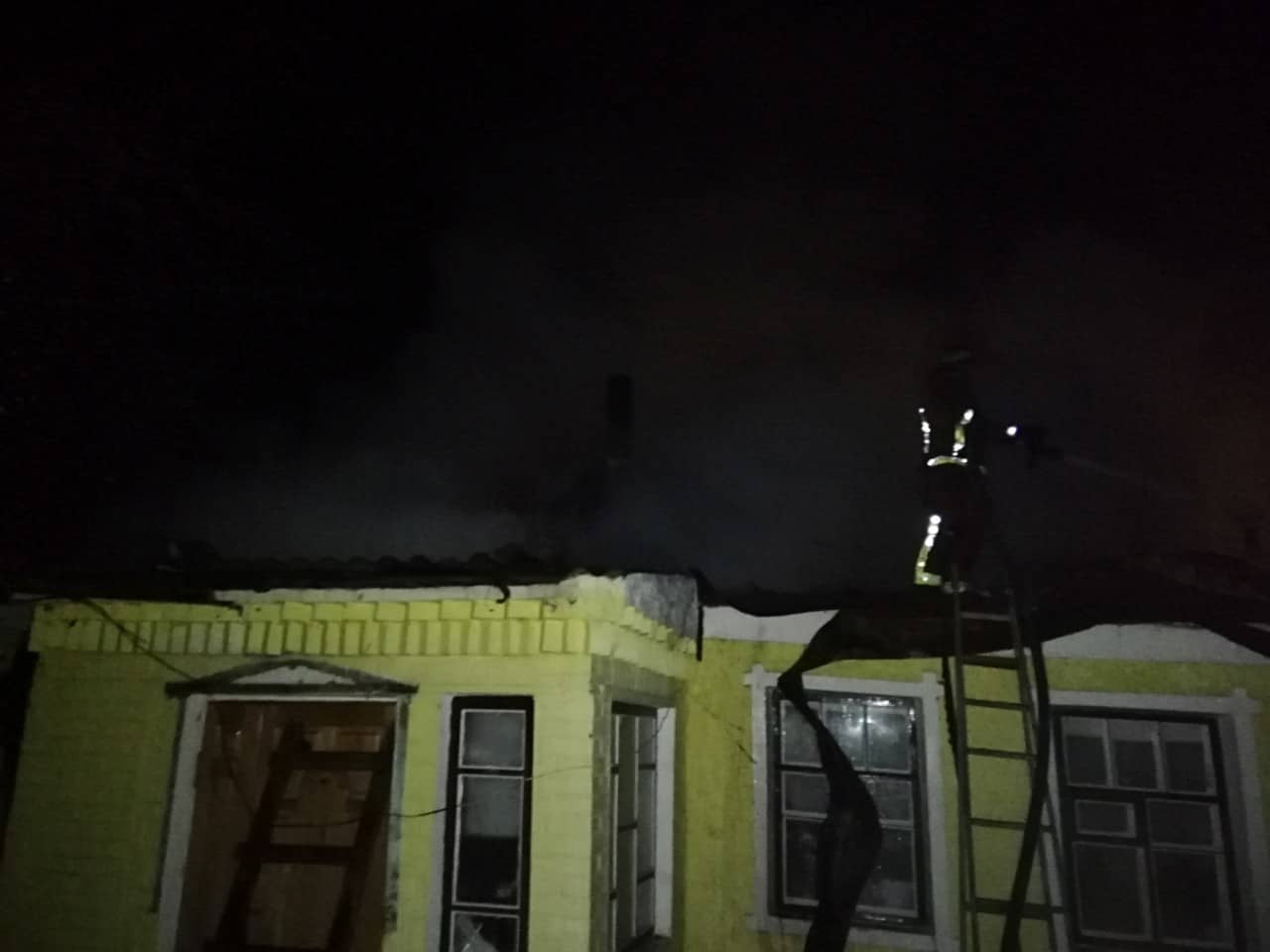 За минувшие сутки спасатели Николаевщины дважды выезжали на ликвидацию пожаров в частном секторе