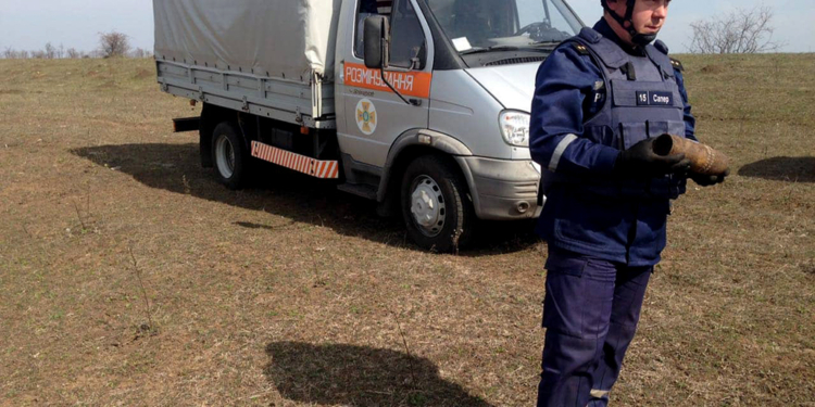На Николаевщине пиротехники ГСЧС обезвредили противотанковую мину и артиллерийский снаряд