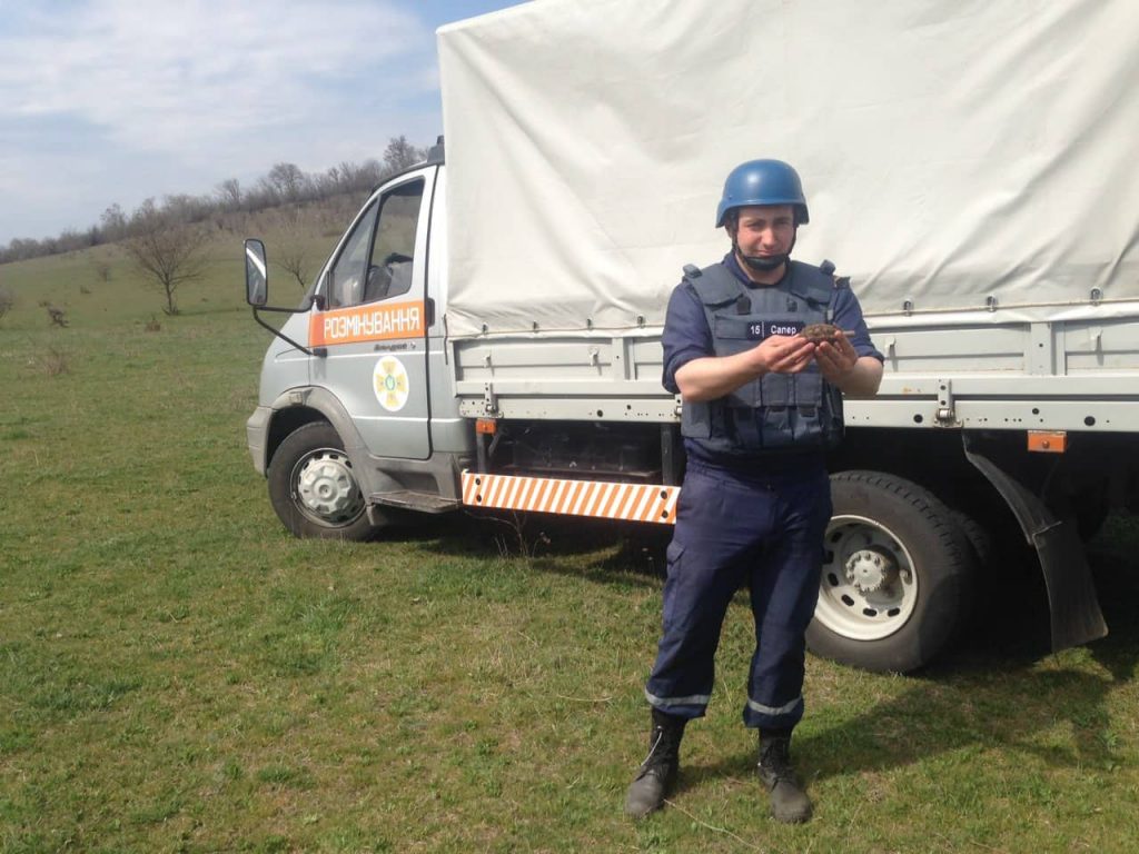 В Николаевской области пиротехники ГСЧС обезвредили 28 артснарядов и гранату 5