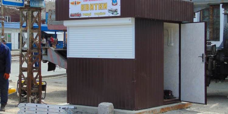 «Николаевэлектротранс» устанавливает новые киоски для продажи проездных билетов