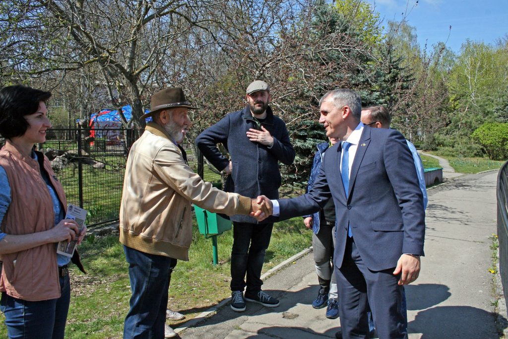 «Только положительные отзывы»: гости из Нидерландов остались довольны условиями в Николаевском зоопарке и готовы передать слонов 2