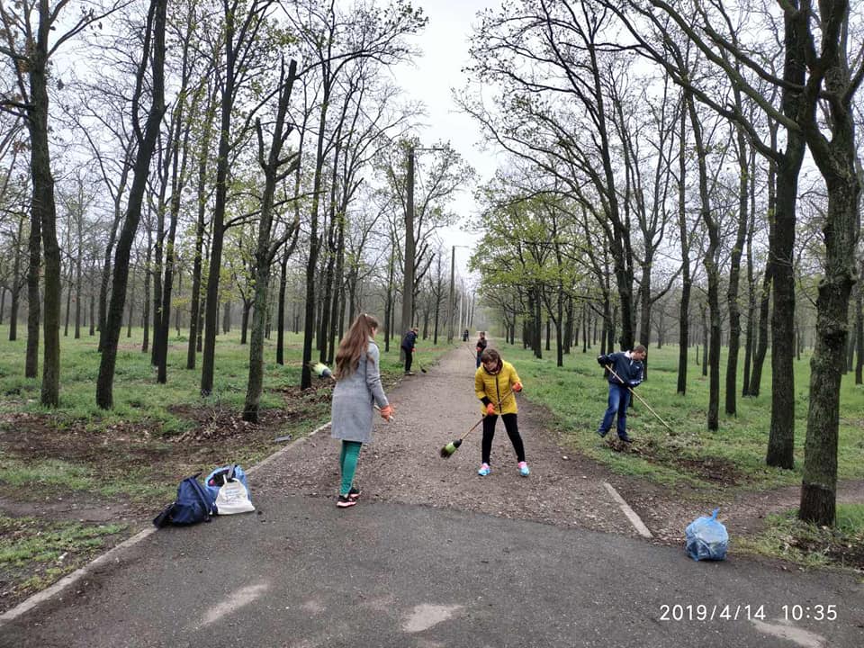 Николаевцы навели чистоту в парке «Дубки» 1