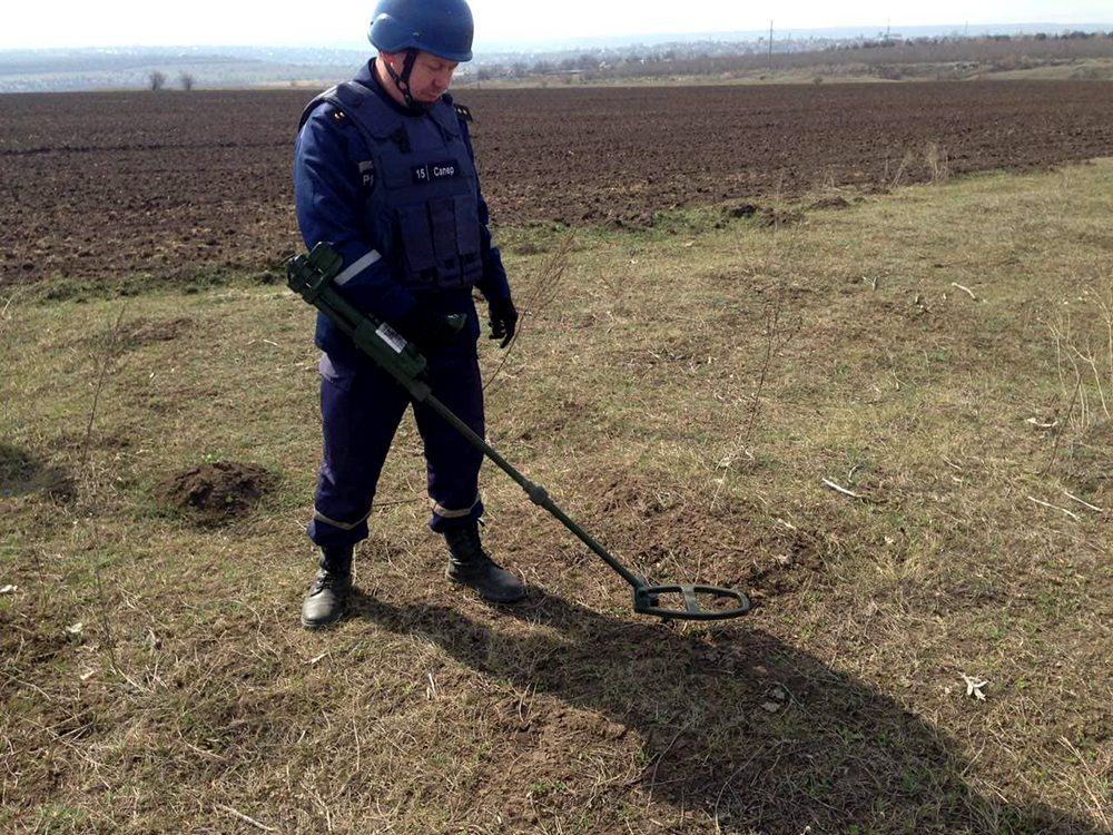 На Николаевщине пиротехники ГСЧС обезвредили противотанковую мину и артиллерийский снаряд 7
