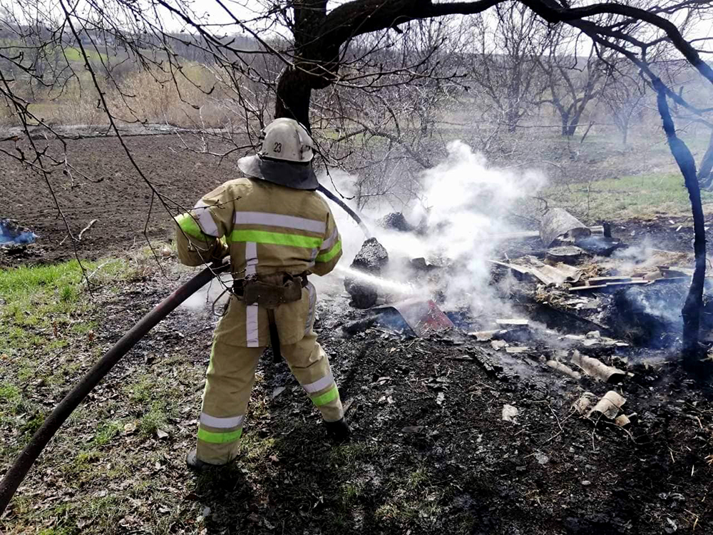 За прошедшие сутки на Николаевщине в одном из пожаров в частном секторе пострадал мужчина – загорелось электроодеяло 15