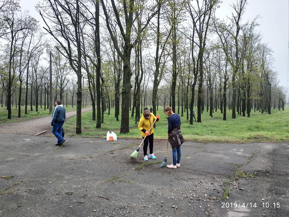 Николаевцы навели чистоту в парке «Дубки» 7
