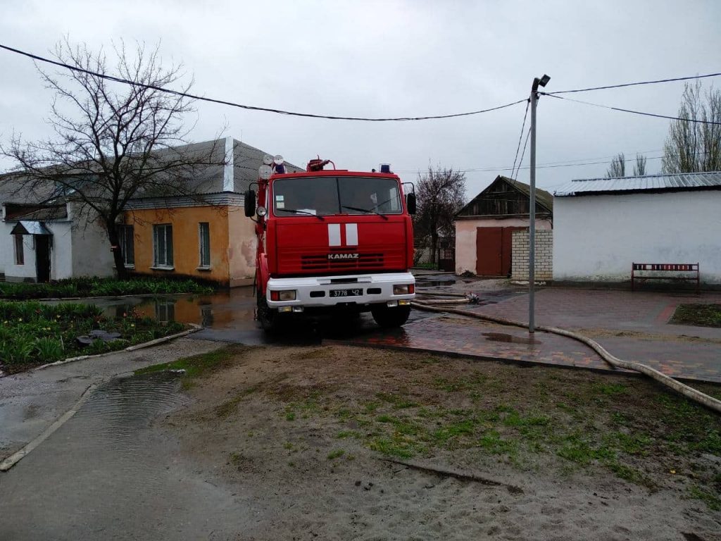 На Николаевщине сегодня утром тушили пожар в школе – подозревают поджог 4