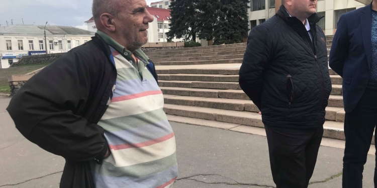 Николаевский маршрутчик, нагрубивший пенсионерке, теперь будет ездить с табличкой «Водитель уважает льготников»