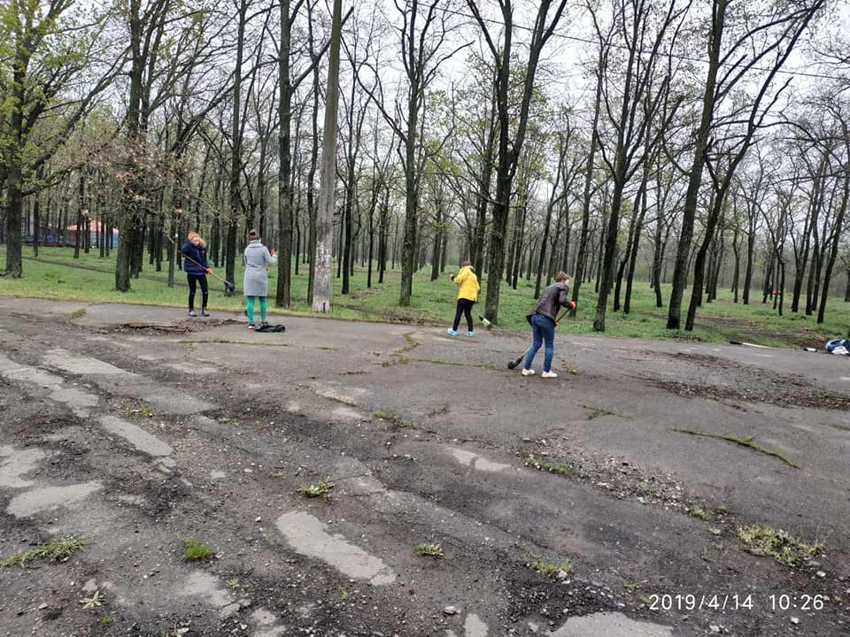 Николаевцы навели чистоту в парке «Дубки» 17