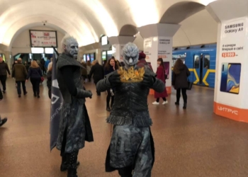 В киевском метро блуждали белые ходоки из «Игры престолов»