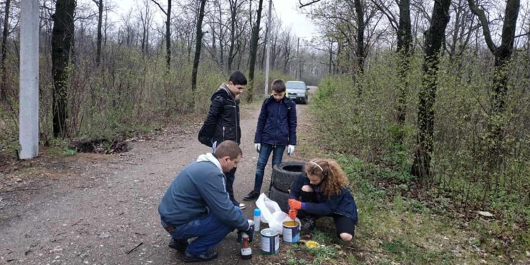 Николаевцы навели чистоту в парке «Дубки»