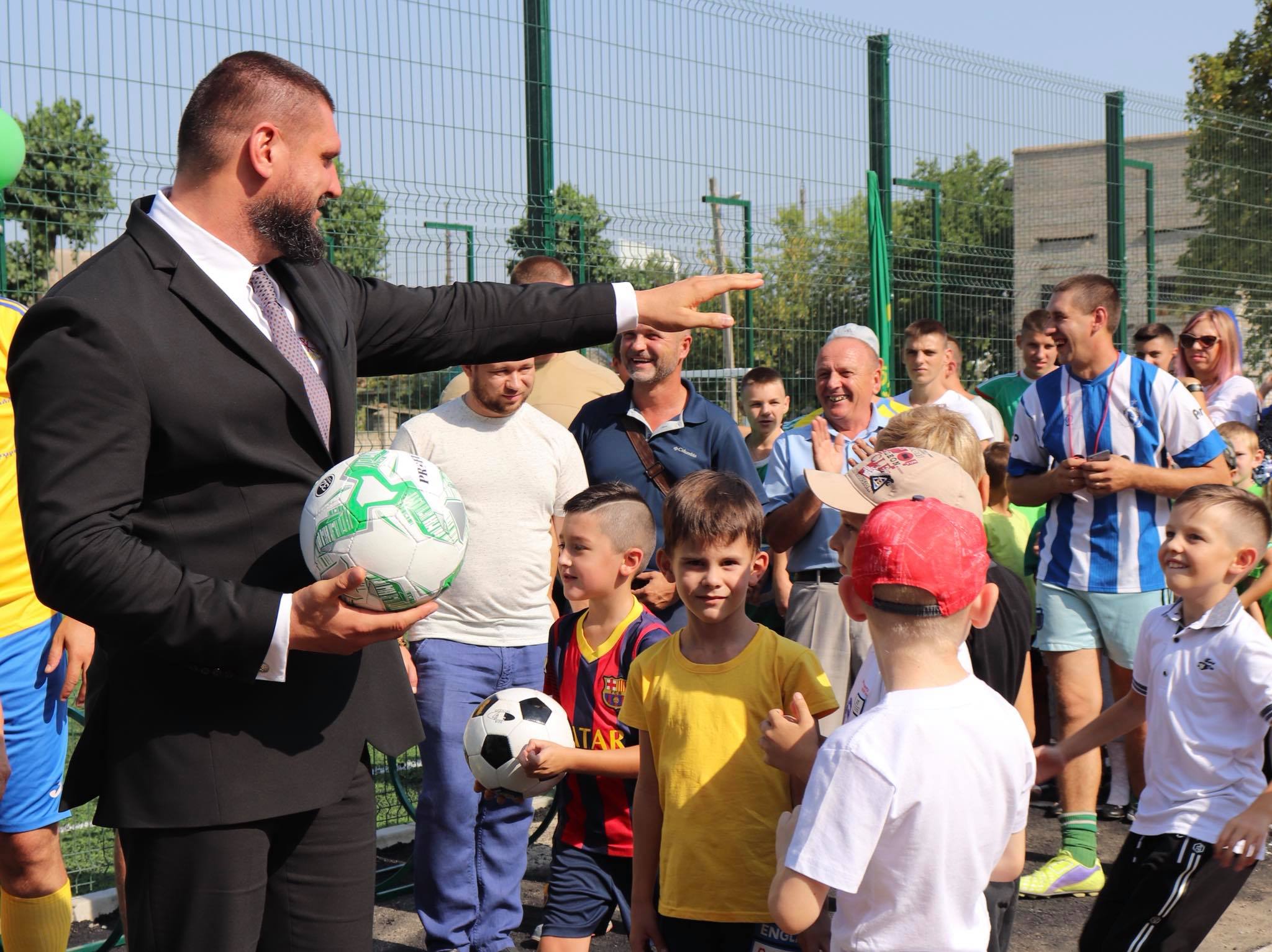 Растите умными и здоровыми: в Николаевской области успешно строят современные спортплощадки