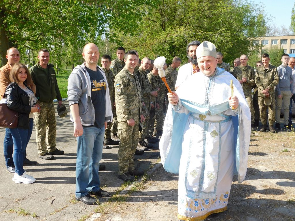 Один из любимых праздников. Николаевские военные летчики тоже отмечают Пасху 16