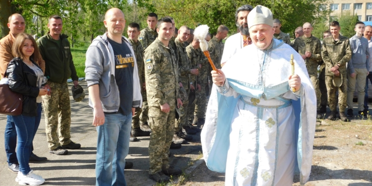 Один из любимых праздников. Николаевские военные летчики тоже отмечают Пасху