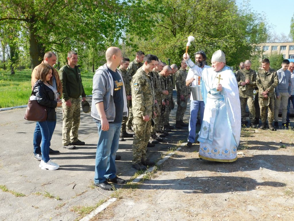 Один из любимых праздников. Николаевские военные летчики тоже отмечают Пасху 14