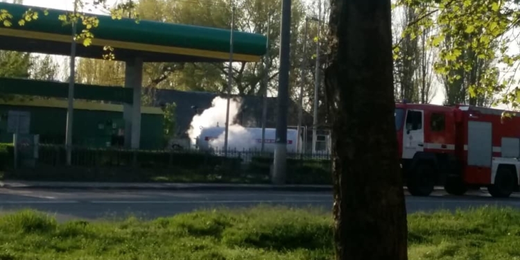 ОБНОВЛЕНО. В Николаеве на автозаправке произошла утечка газа. Электричество в Соляных временно отключат