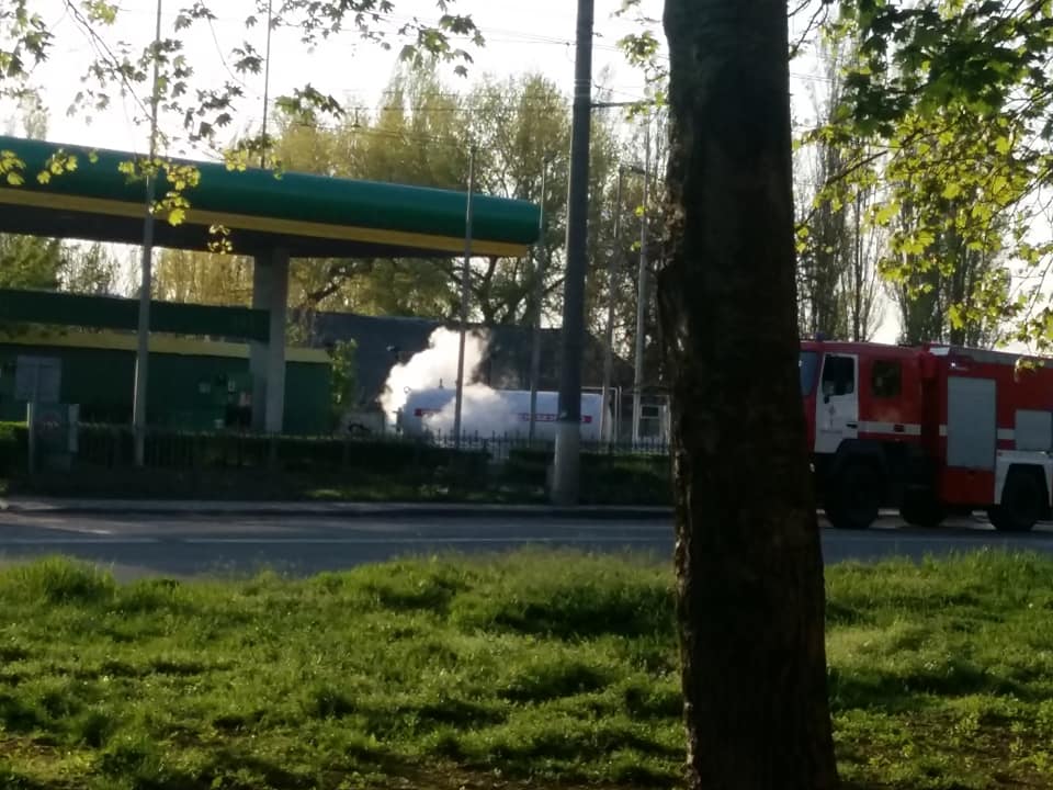ОБНОВЛЕНО. В Николаеве на автозаправке произошла утечка газа. Электричество в Соляных временно отключат 1