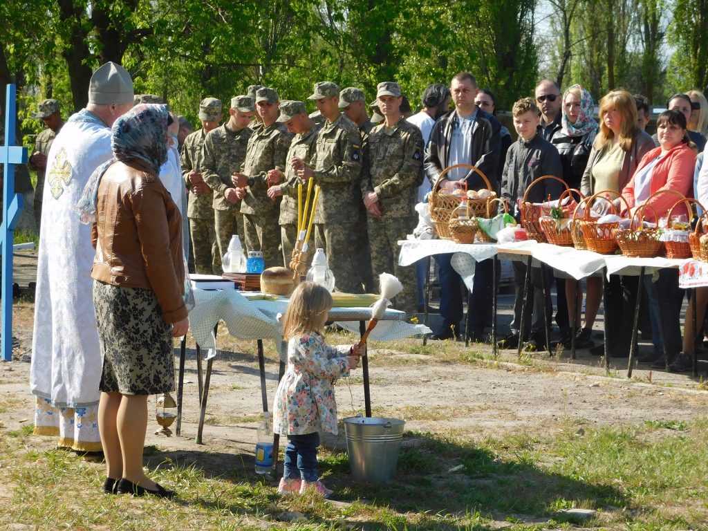 Один из любимых праздников. Николаевские военные летчики тоже отмечают Пасху 12