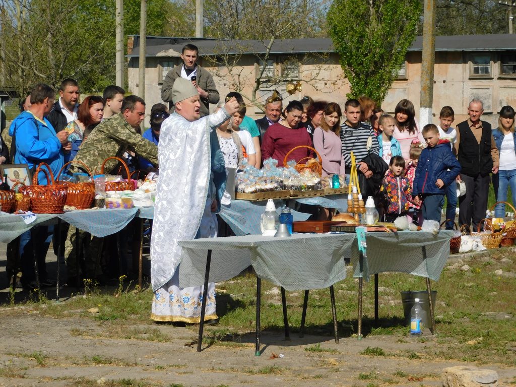 Один из любимых праздников. Николаевские военные летчики тоже отмечают Пасху 8