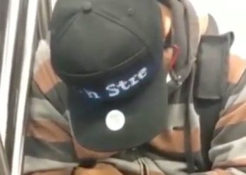 Американец придумал, как не проспать свою остановку — нужна кепка с бегущей строкой