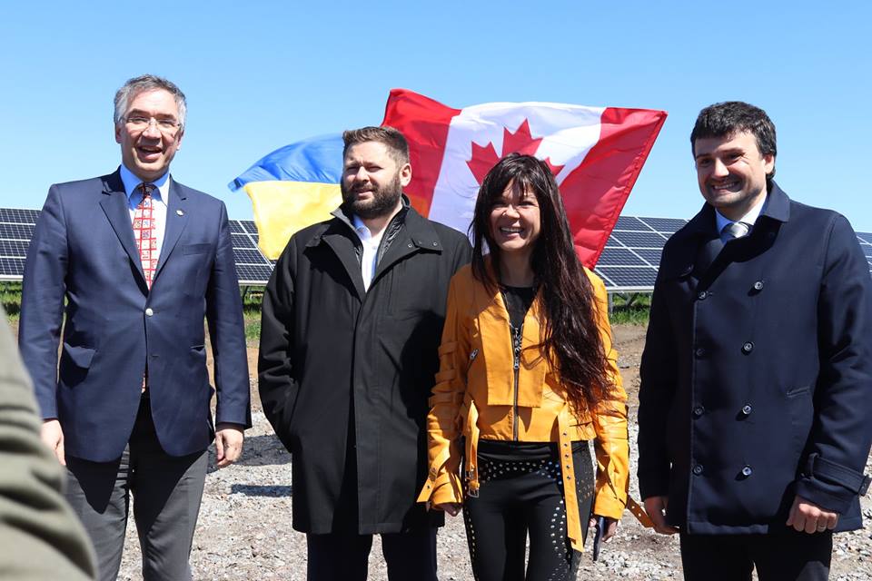 В Николаевской области посол Канады в Украине и певица Руслана открыли «канадскую» солнечную электростанцию 11