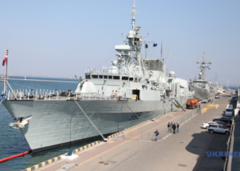 НАТО ввело в Черное море шесть кораблей